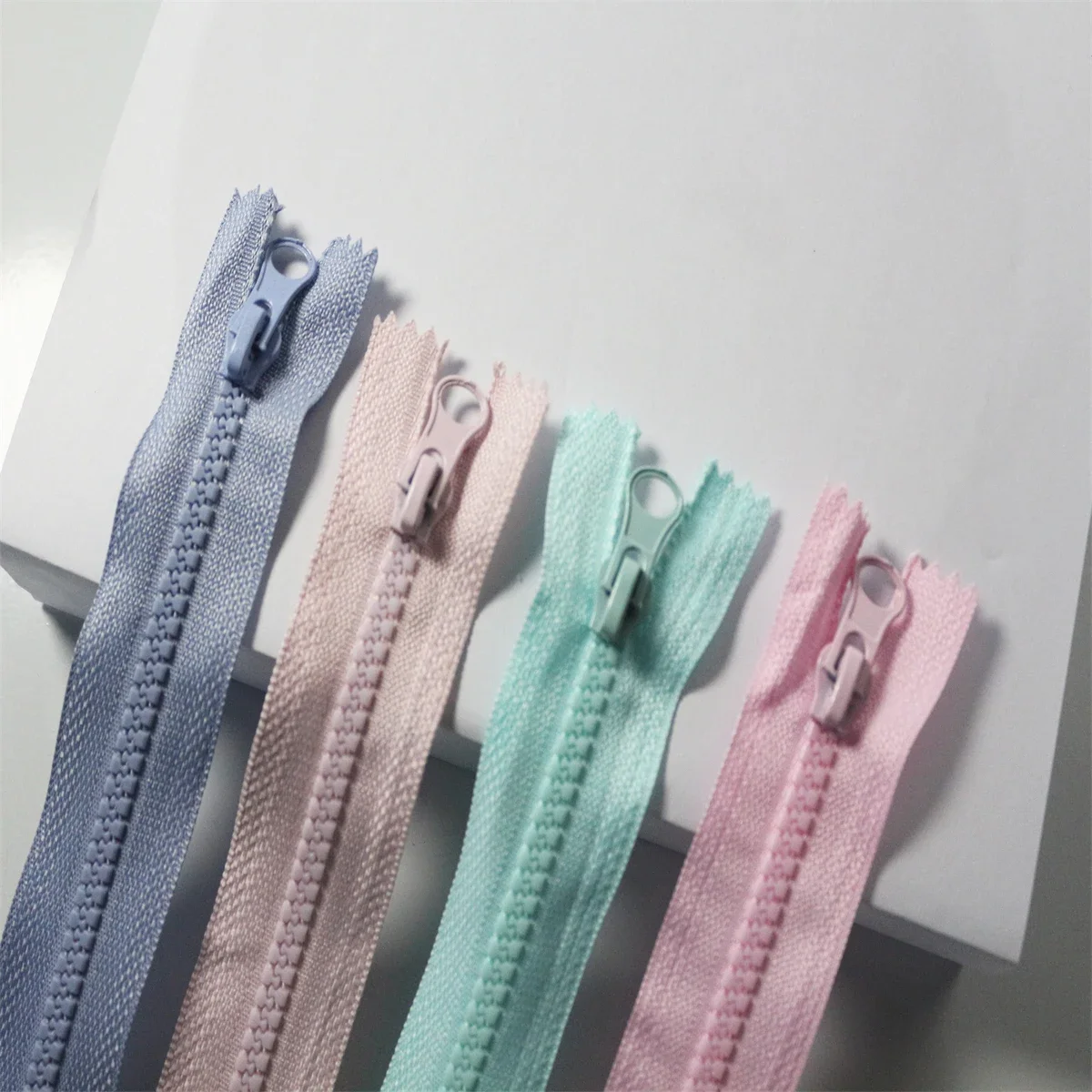 レジンクローズテールポケットショートジッパーバッグ、複数の色 - Home Textiles Manufacturer のレビューと価格